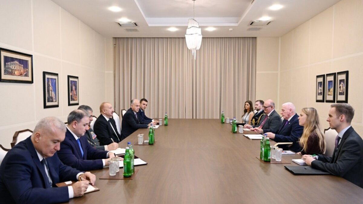 Le président Ilham Aliyev a reçu le ministre délégué à la défense du Royaume-Uni