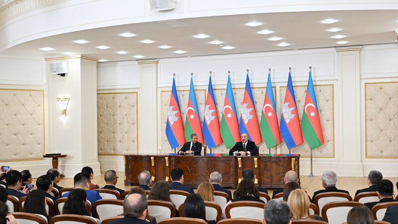 Ilham Aliyev et le Premier ministre cambodgien s&rsquo;adressent à la presse