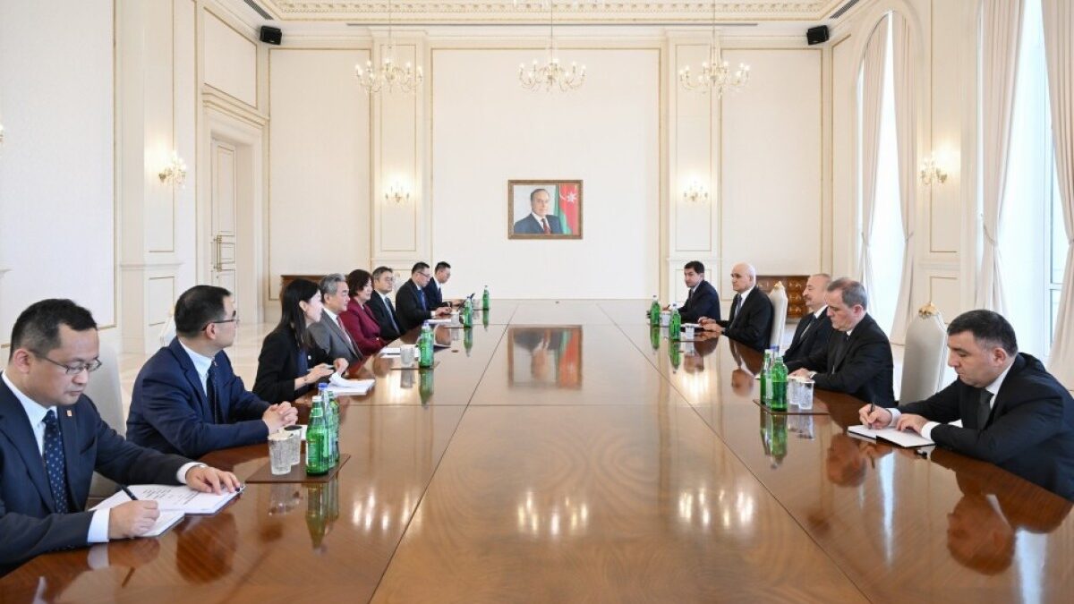 Le président Ilham Aliyev a reçu un membre du Bureau politique du Comité central du Parti communiste chinois