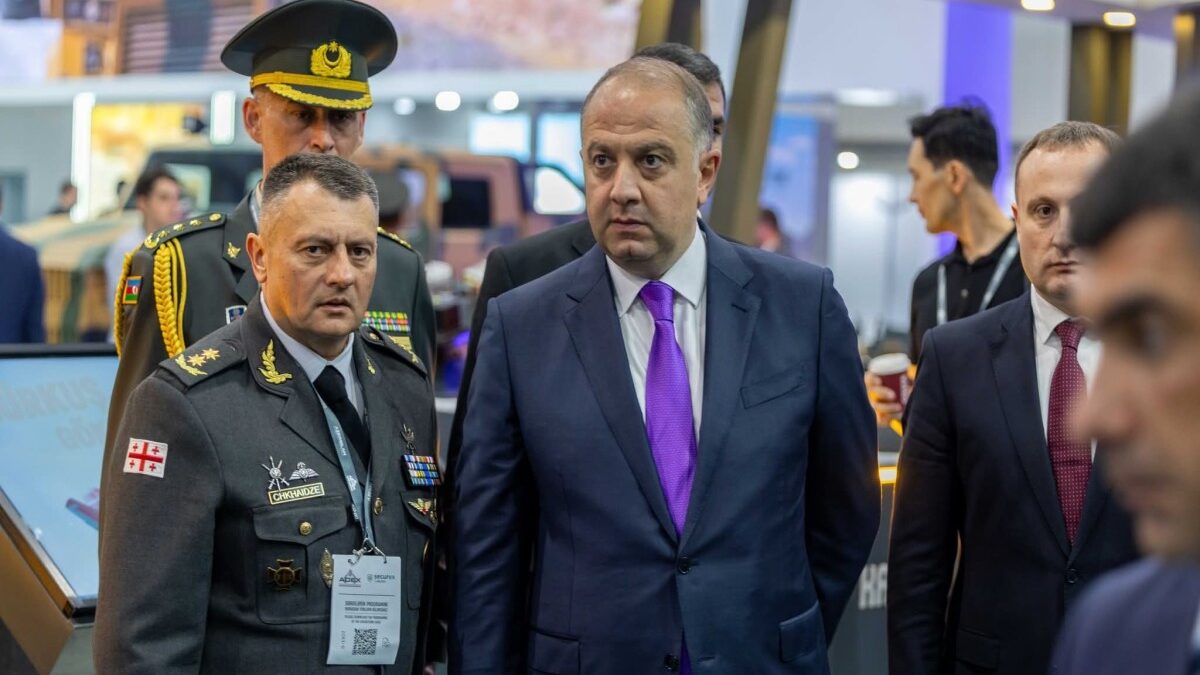 Le ministre géorgien de la Défense en visite en Azerbaïdjan