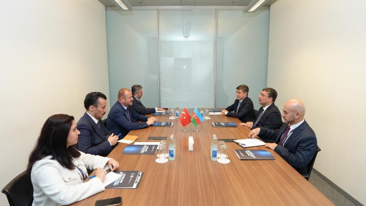 Ahmet Ismayilov rencontre le président de la RTÜK