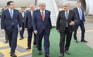 La visite du président kazakh en Azerbaïdjan a commencé