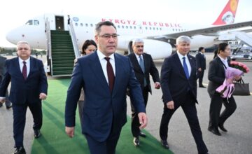 Le président kirghiz est arrivé en Azerbaïdjan