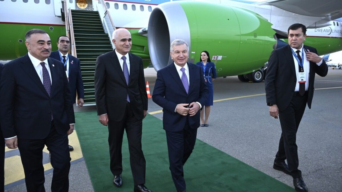 Chavkat Mirziyoyev est arrivé à Bakou – MIS À JOUR