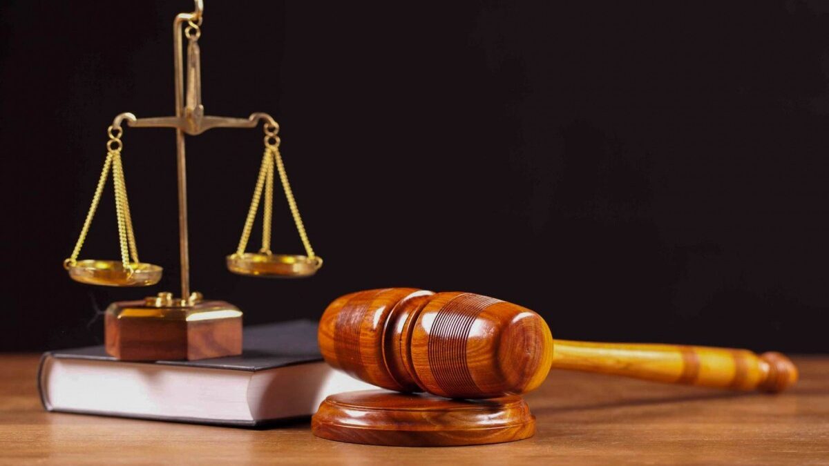 Une affaire pénale concernant une personne ayant indûment influencé la décision d&rsquo;une personne en position d&rsquo;autorité a été envoyée au tribunal
