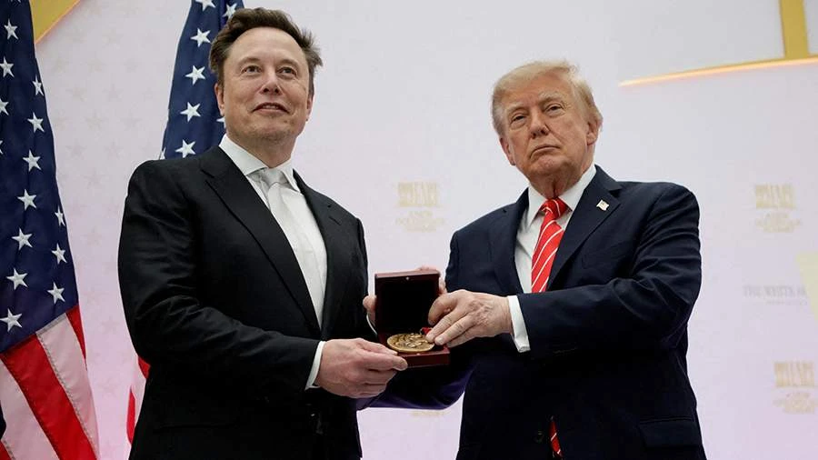 Trump décore Elon Musk de la Médaille Nationale des Sciences