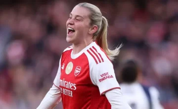 La star d&rsquo;Arsenal nommée footballeuse de l&rsquo;année pour la deuxième fois