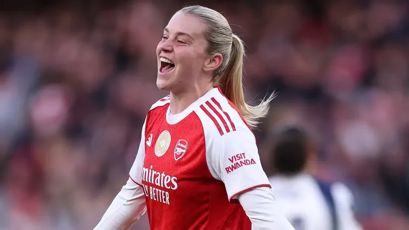 La star d&rsquo;Arsenal nommée footballeuse de l&rsquo;année pour la deuxième fois