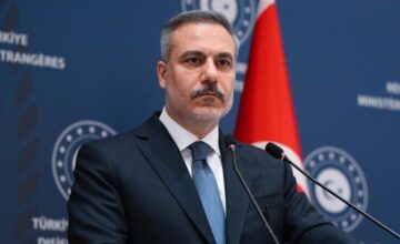 Hakan Fidan arrive en Azerbaïdjan