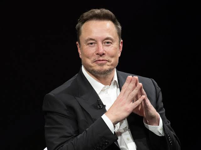 Sikorski commence à menacer Elon Musk