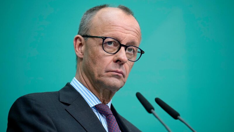 Le chancelier allemand a déclaré que le service militaire obligatoire pourrait être rétabli