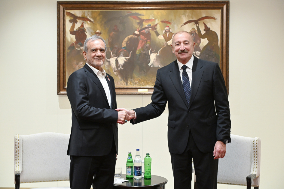 Rencontre entre Ilham Aliyev et Massoud Pezeshkian