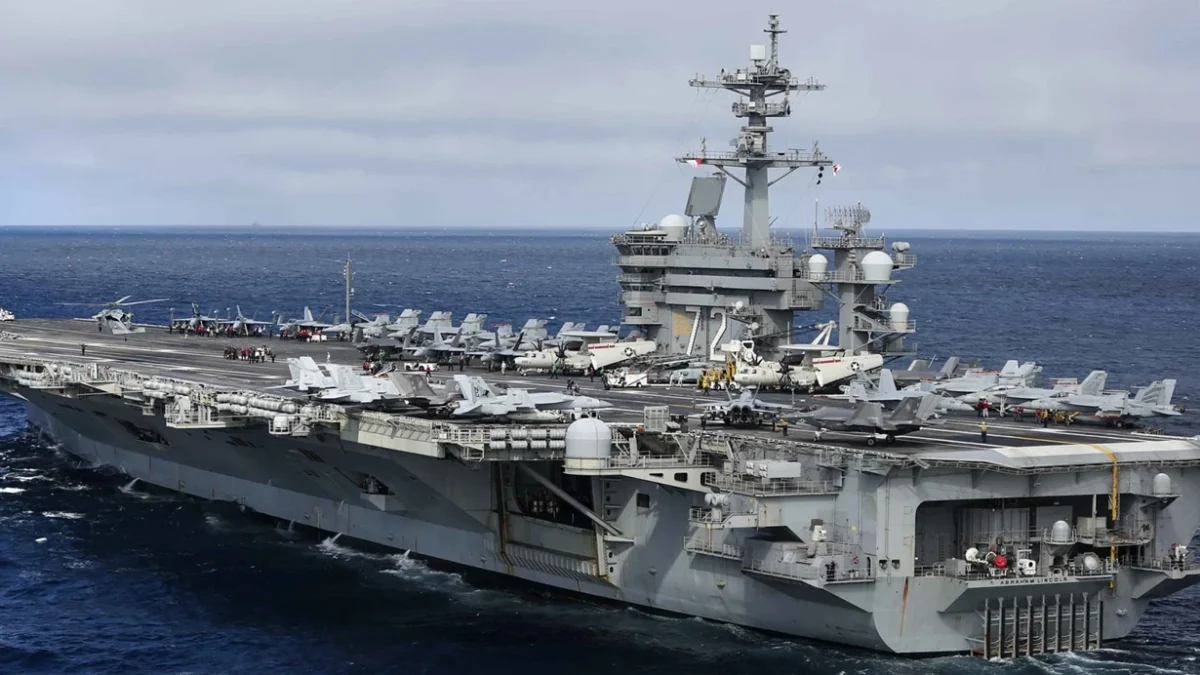 Le porte-avions « USS Abraham Lincoln » rentre aux États-Unis après 9 mois
